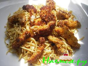 Курица с хрустящей лапшой и кунжутом