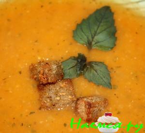 Крем-суп из кабачка с прованскими травами и чесночными гренками