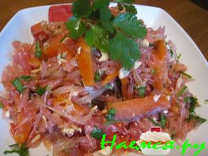 Салат с копченым лососем