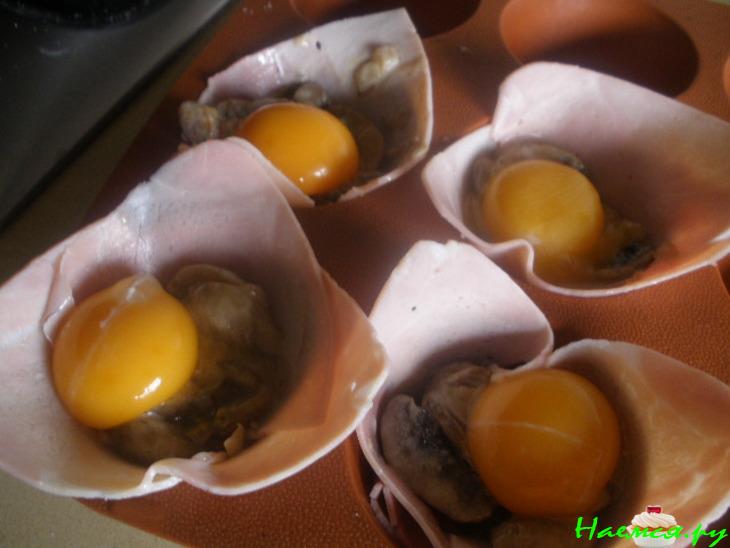 Вариант для завтрака. Яйца в ветчинных корзиночках Вариант для завтрака. Яйца в ветчинных корзиночках