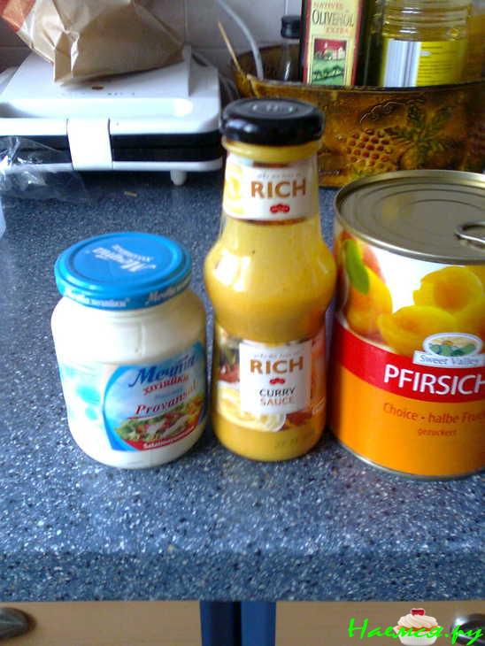 Салат куриный с персиками