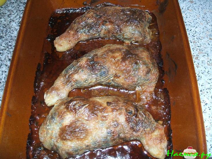 Фаршированные грибами окорочка