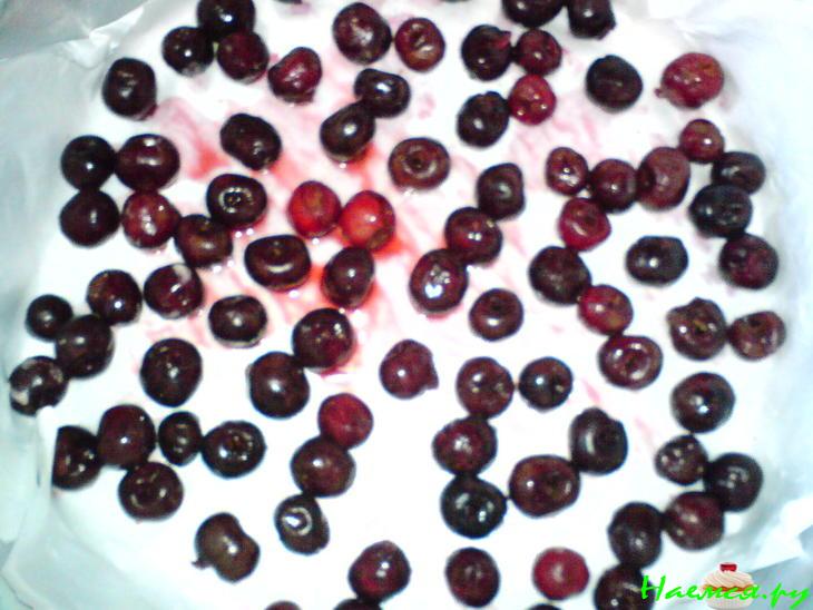 Пирог вишнёвый с белковым кремом