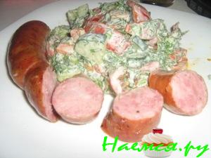 Салат и колбаса