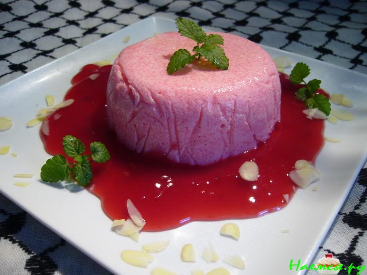 Фламери (манный пудинг) с вишневым соусом