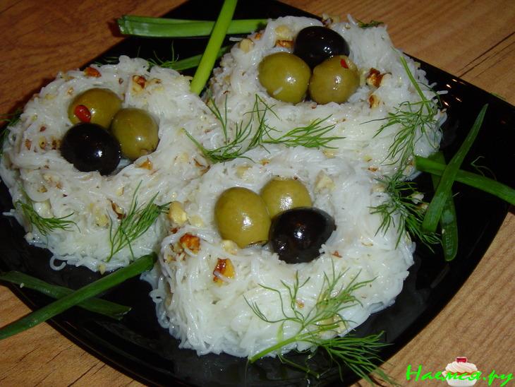 Гнезда из рисовой вермишели Гнезда из рисовой вермишели