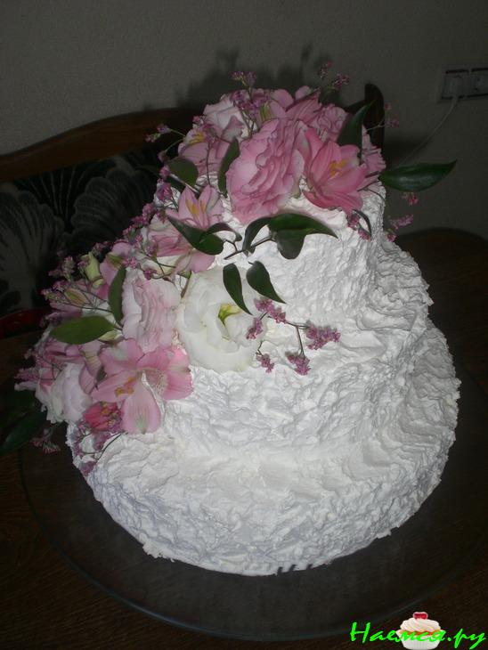 Свадебный торт многослойный