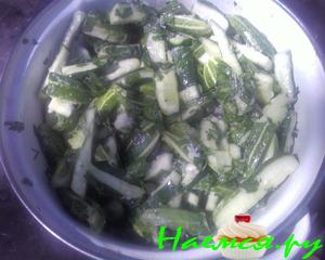 Острые огурчики с петрушкой Острые огурчики с петрушкой