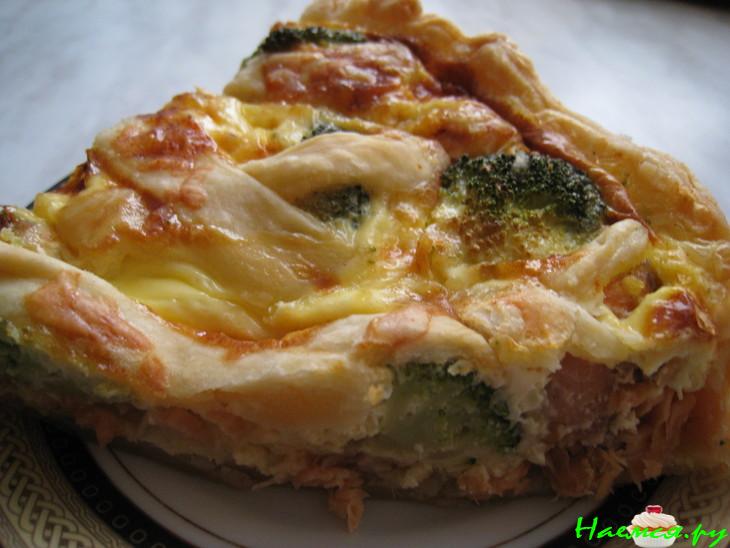 Пирог из форели с брокколи