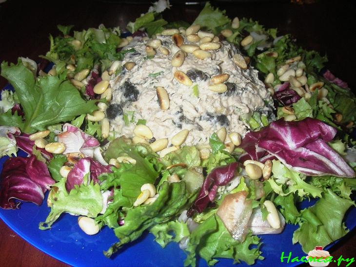 Куриный салат с опятами и заправкой из козьего сыра Куриный салат с опятами и заправкой из козьего сыра