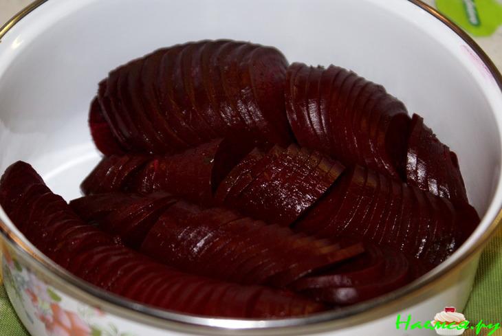 Свекла маринованная с вишней