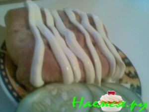 Тушенное мяско, запеченное в слоенном тесте Тушенное мяско, запеченное в слоенном тесте