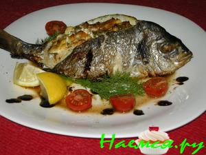 Дорада запеченная со сладким перцем