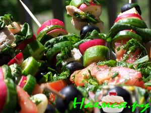 Салат на шпажках "Угодник" Салат на шпажках "Угодник"