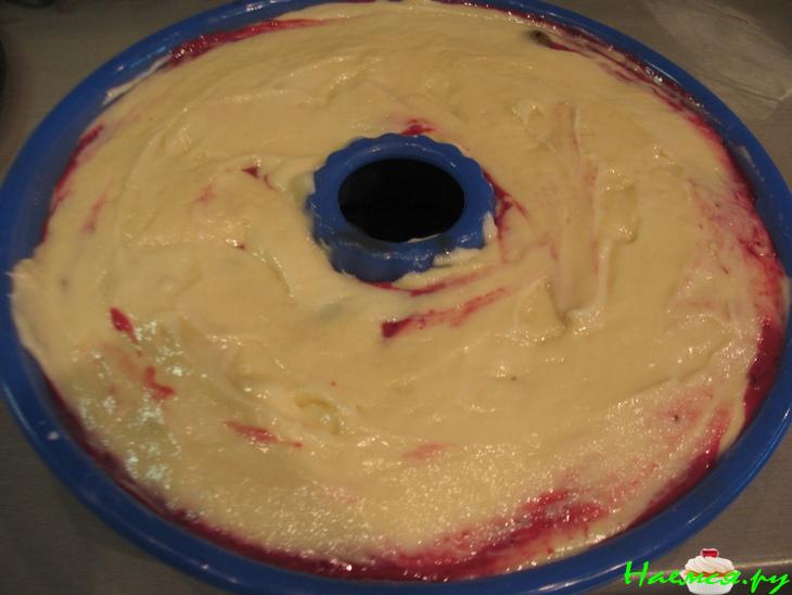 Бисквитный пирог с клюквой и творогом Бисквитный пирог с клюквой и творогом