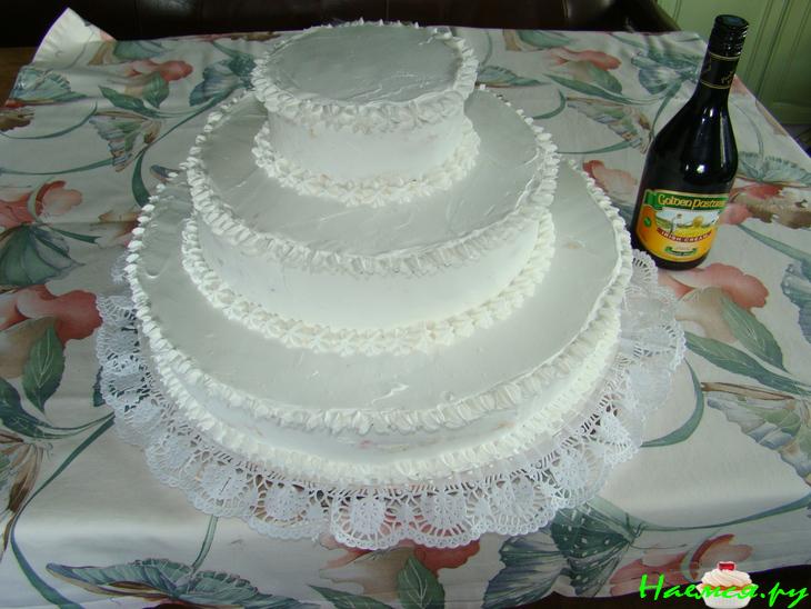 Свадебный бисквитный торт