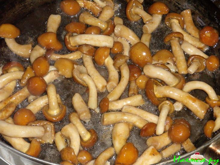 Говядина тушеная с укропом и сухим вином Говядина тушеная с укропом и сухим вином