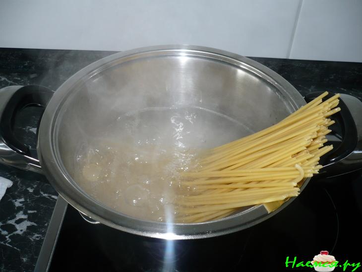 Spaghetti bolognese-Гнездышки