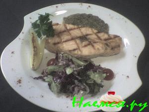 Стейк из сёмги с ананасовой сальсой