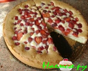Песочный пирог с клубникой Песочный пирог с клубникой