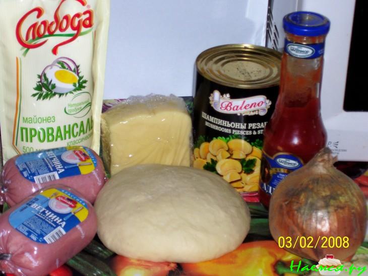 Пицца с жаренным луком