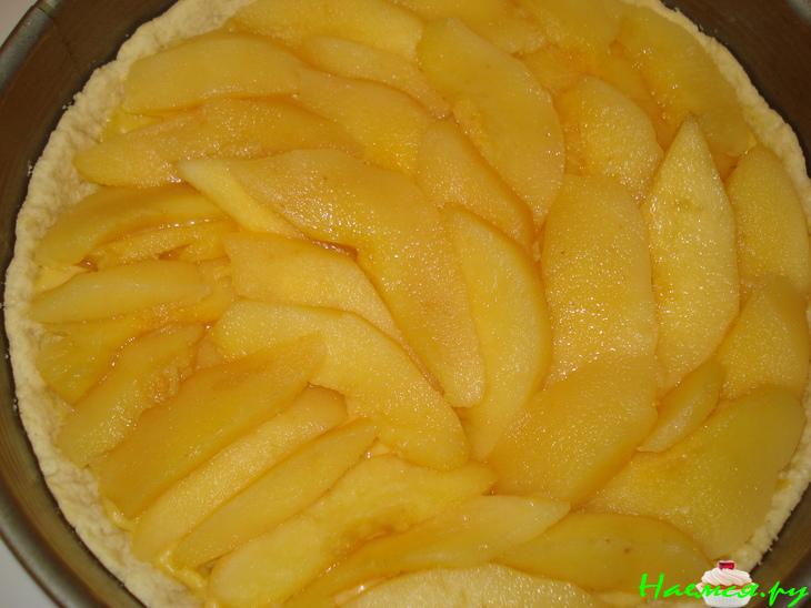 Пирог с айвой и нежным кремом