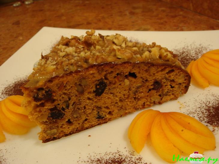 Пирог с вареной сгущенкой и орехами