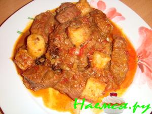 Мясное рагу с бананами