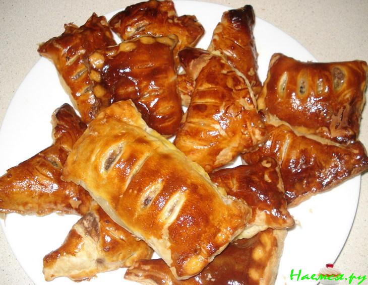 Самбусики в слоеном тесте с мидиями