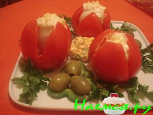 Фаршированные яйца-помидоры