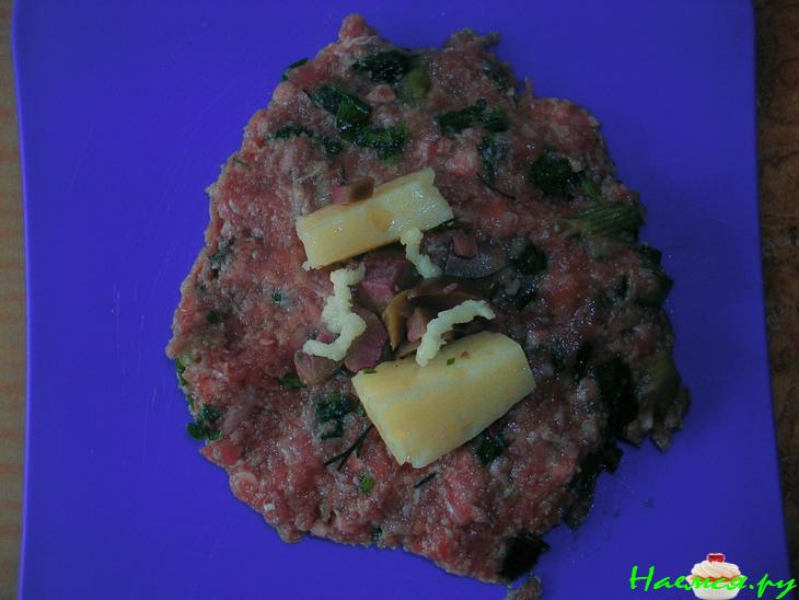 Котлеты с начинкой из оливок с сыром Котлеты с начинкой из оливок с сыром