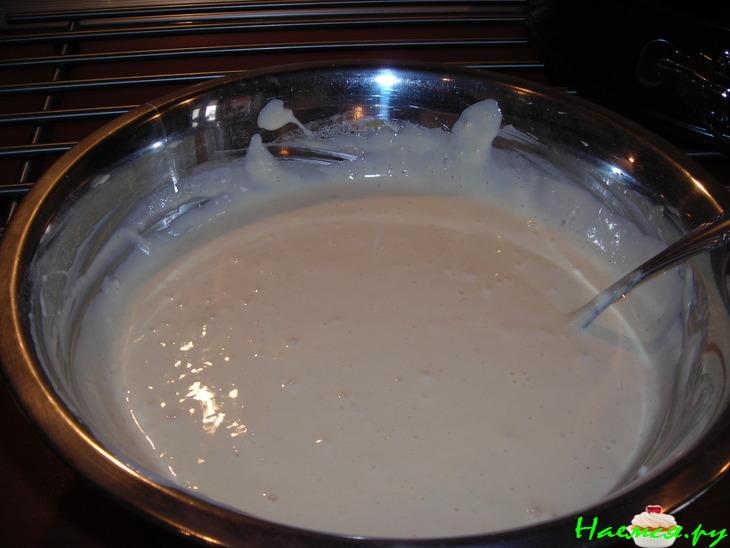 Заливной пирог с сайрой, рисом и жаренным луком