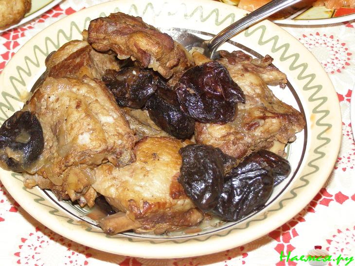 Рёбрышки с черносливом