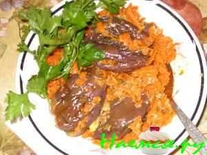 Фаршированные луком и морковью баклажаны