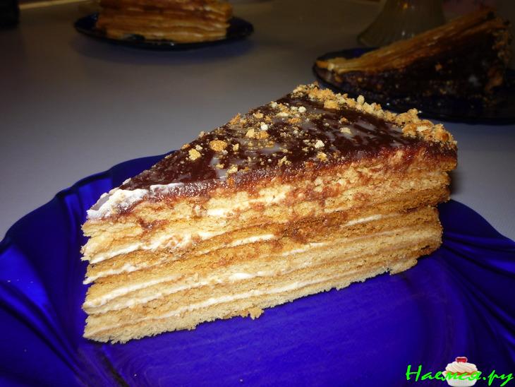 Торт 'Медовик' со сметанным кремом в глазури