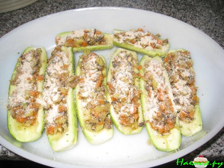 Кабачки запеченые с овощами