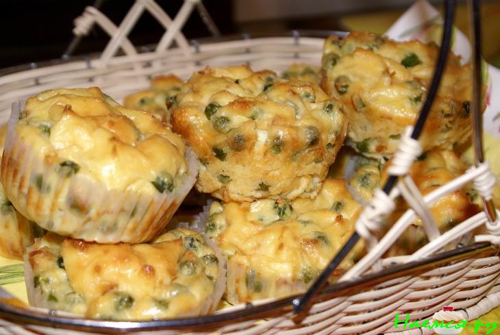 Мини-запеканки с зелёным горошком и сыром