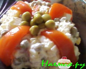 Салат с рыбой и маринованным перцем