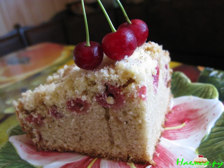 Пирог на газировке с вишней и посыпкой 'Штрейзель'