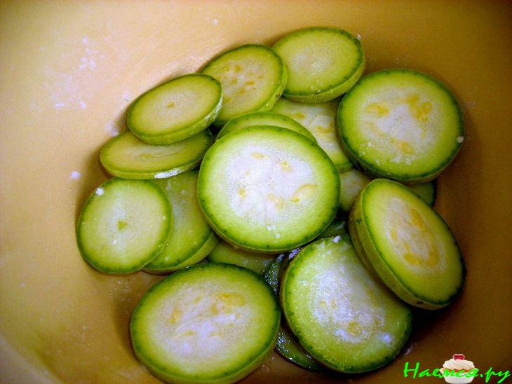 Острая закуска с кабачками 