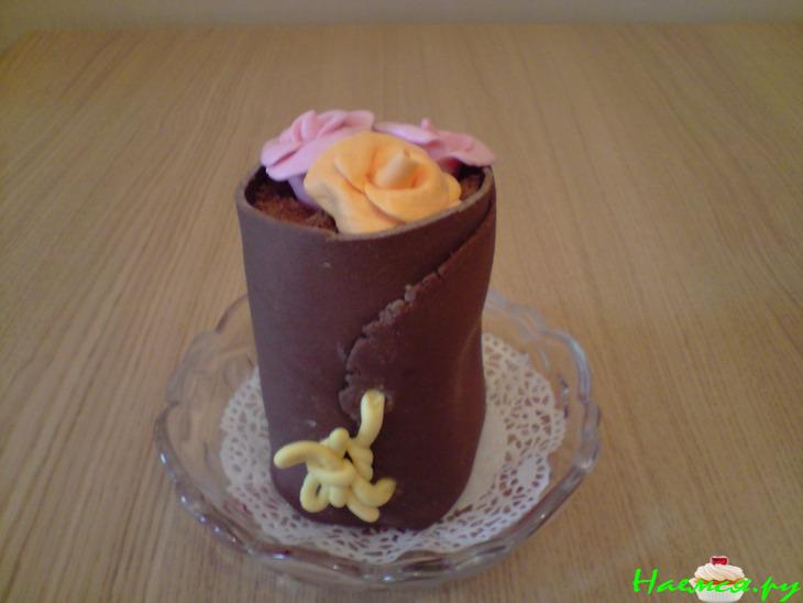 Сладкий горшочек с розой