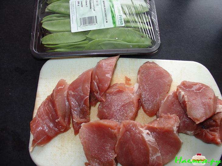 Хрюшины "медальоны" на стручковом горохе