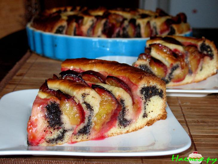 Пирог "Сливово-маковое кольцо" из дрожжевого теста