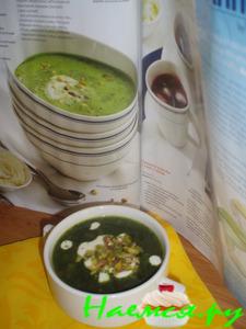 Холодный шпинатный суп с фисташками