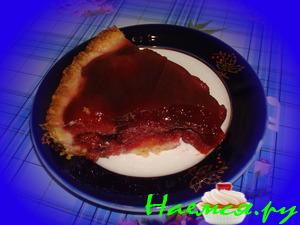 Пирог со сливовой начинкой в желе