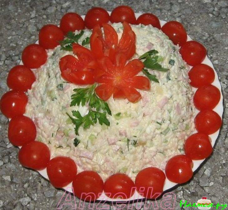 Салат с копченой свининой &laquo;Неженка&raquo;