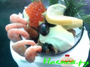 Салатик из морепродуктов с розовым вином