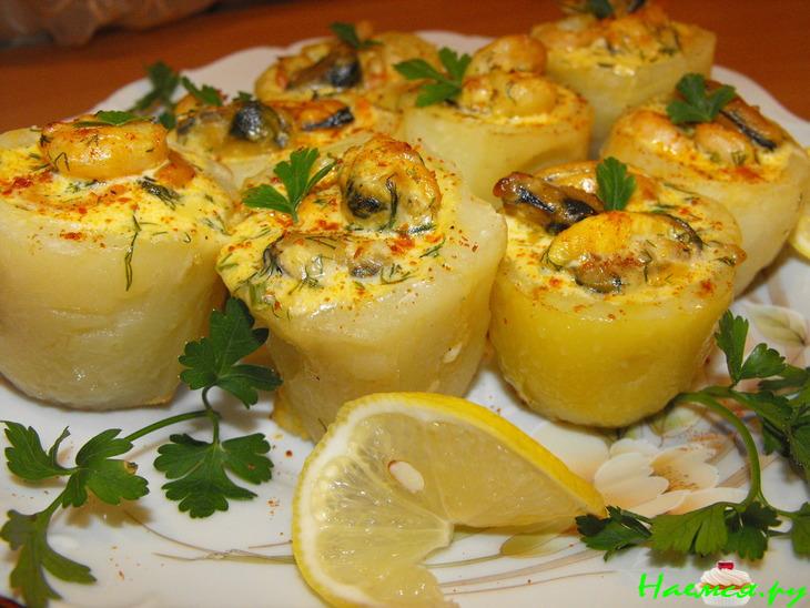Картофельные стаканчики с морепродуктами