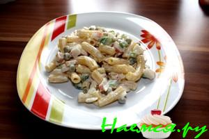 Салат с рожками и крабовыми палочками