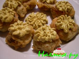 Рулеты из баклажанов с соусом сациви